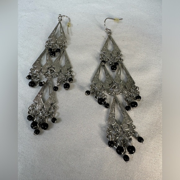 Victorian Ethnic vibe silvertone dangle earrings - Picture 4 of 5